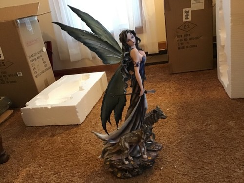 Schöne geflügelte Fee mit zwei Wölfen Harz Figur 23" Neu im Karton! #IB-L - Bild 14 von 15