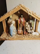 VINTAGE WOOD CRECHE NATIVITY SET CHRISTMAS MANGER WITH PORCELAIN FIGURINES 