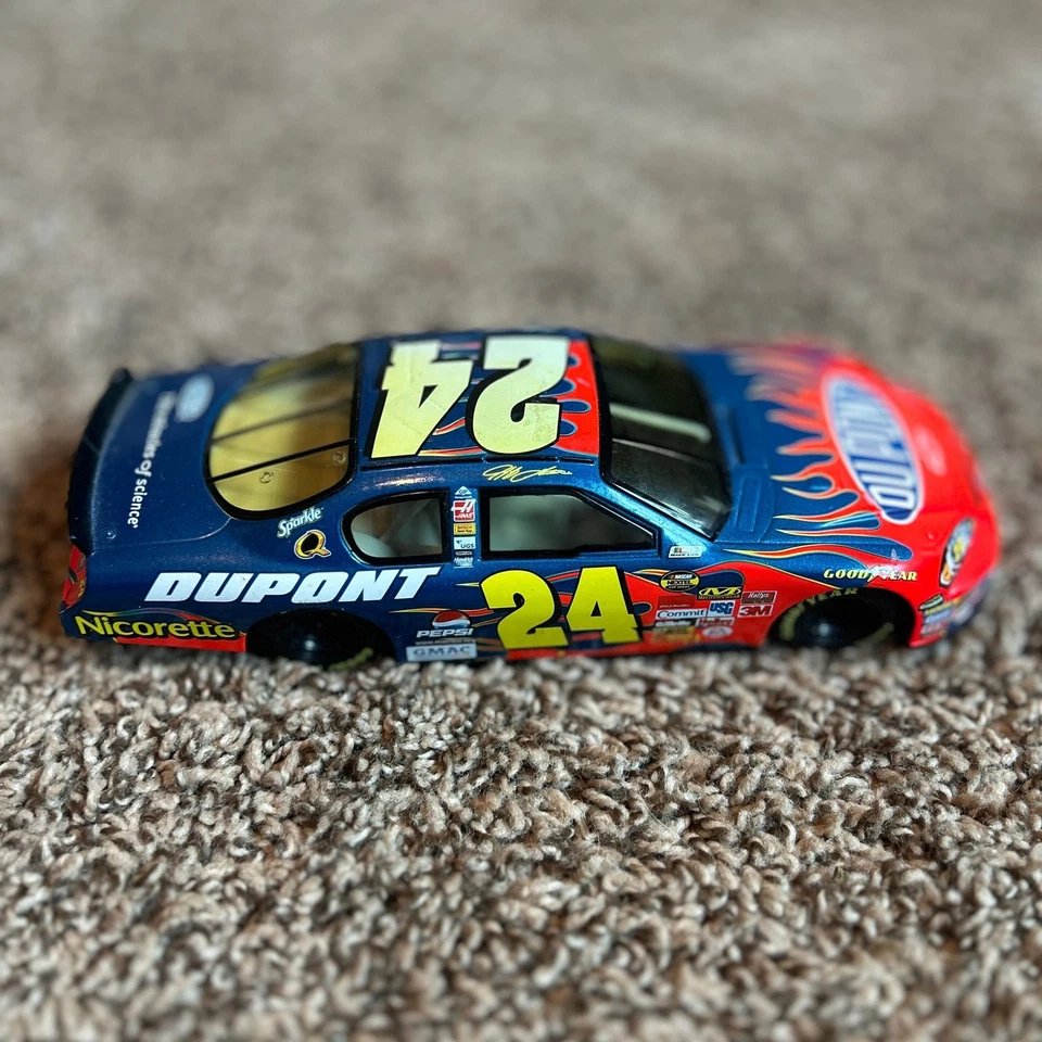 2006 Motorsports Authentics 1/24 Jeff Gordon DuPont California NASCAR - Image 2 of 4