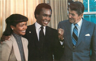 President Ronald Reagan with Sugar Ray Leonard at White House 1981 Postcard