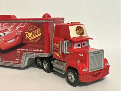 Disney Pixar Cars Mack Lightning McQueen Hauler Transporter Truck with Ramp 1:64 - Picture 6 of 7