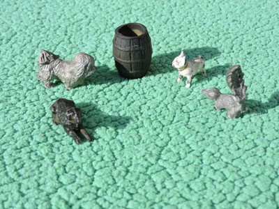 5) Dimestore Solid CAST METAL DOGS SQUIREL BARREL - NICE!