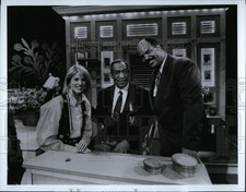 1992 Press Photo Paula Zahn Bill Cosby Mark McEwen & Secret Word Duck