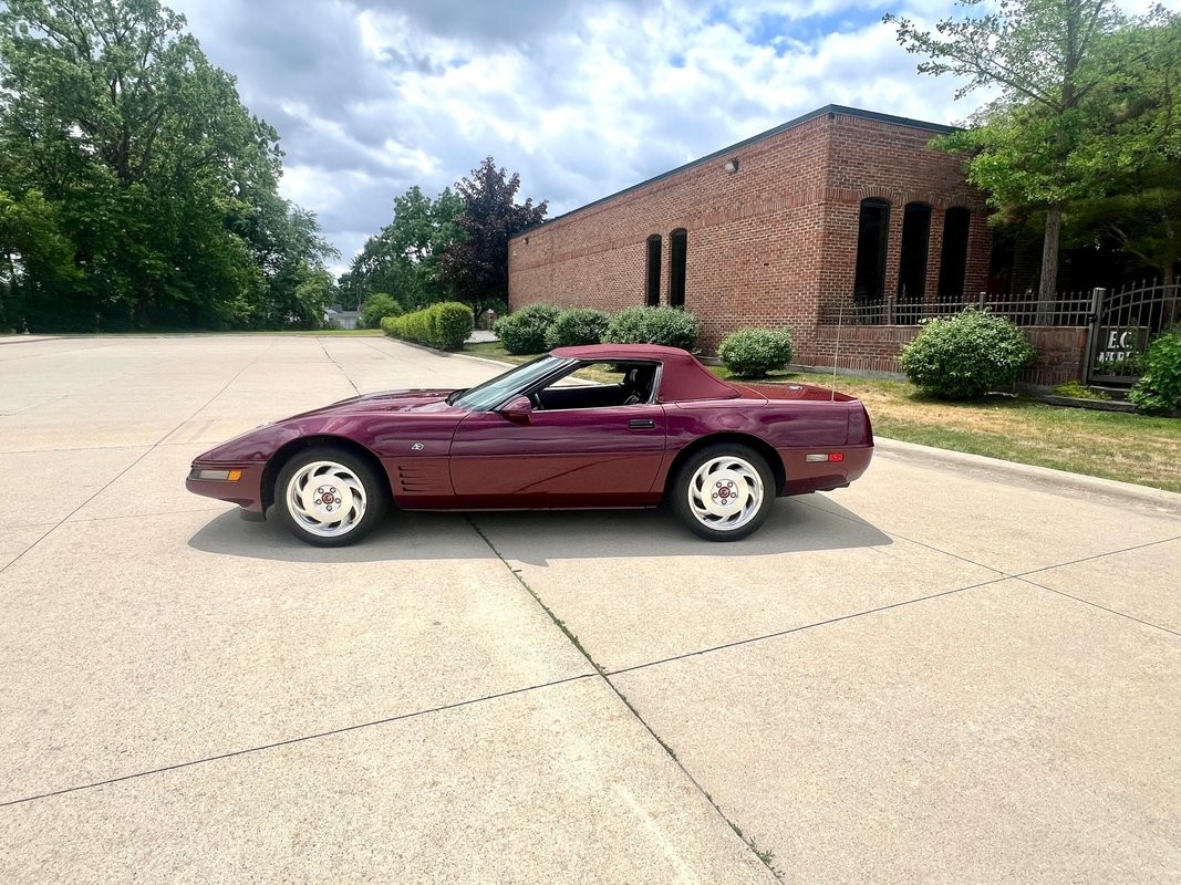 1993 Ruby Red Metallic Chevrolet Corvette   | C4 Corvette Photo 9