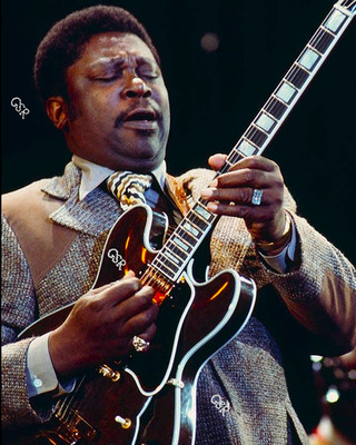 BB KING - 8''X10'' PHOTOGRAPH VIVID LUSTRE REPRINT WITH USPS TRACKING