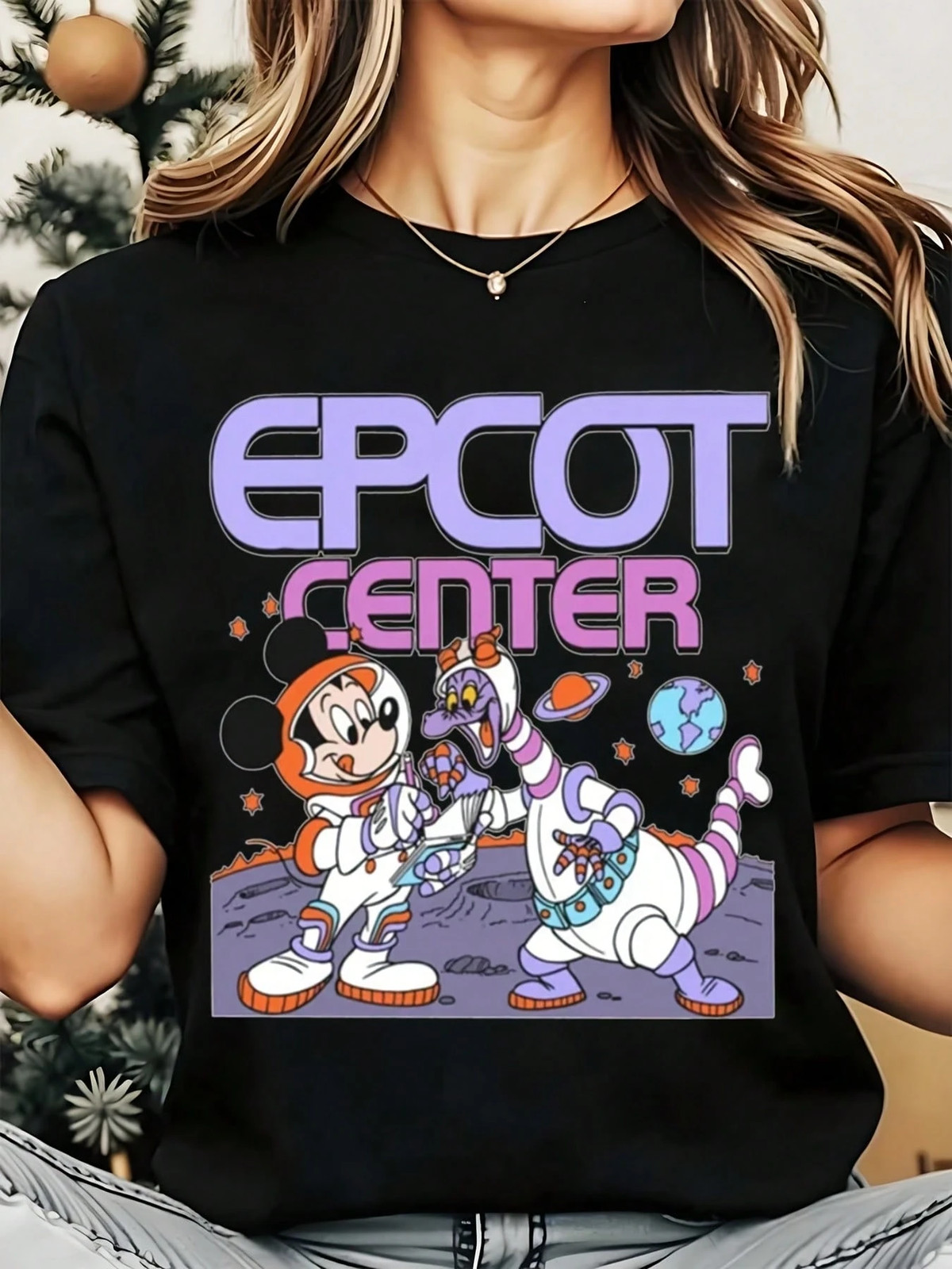 Linda Camiseta Disney Mickey Mouse y Dragón en el Espacio Unisex
