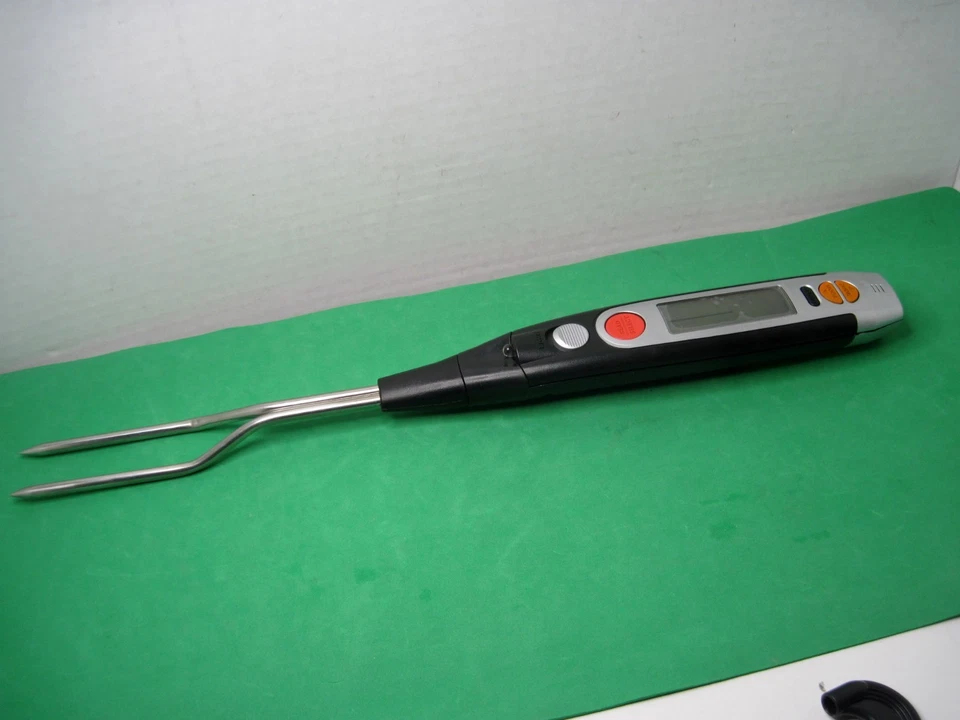 one world (Cuisinart) Digital Temperature Fork for BBQ GrillingAlarm & Light - Image 4 of 4