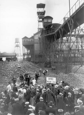 At Leforest group soldiers channels crowd Escarpelle mining shaft - Old Photo