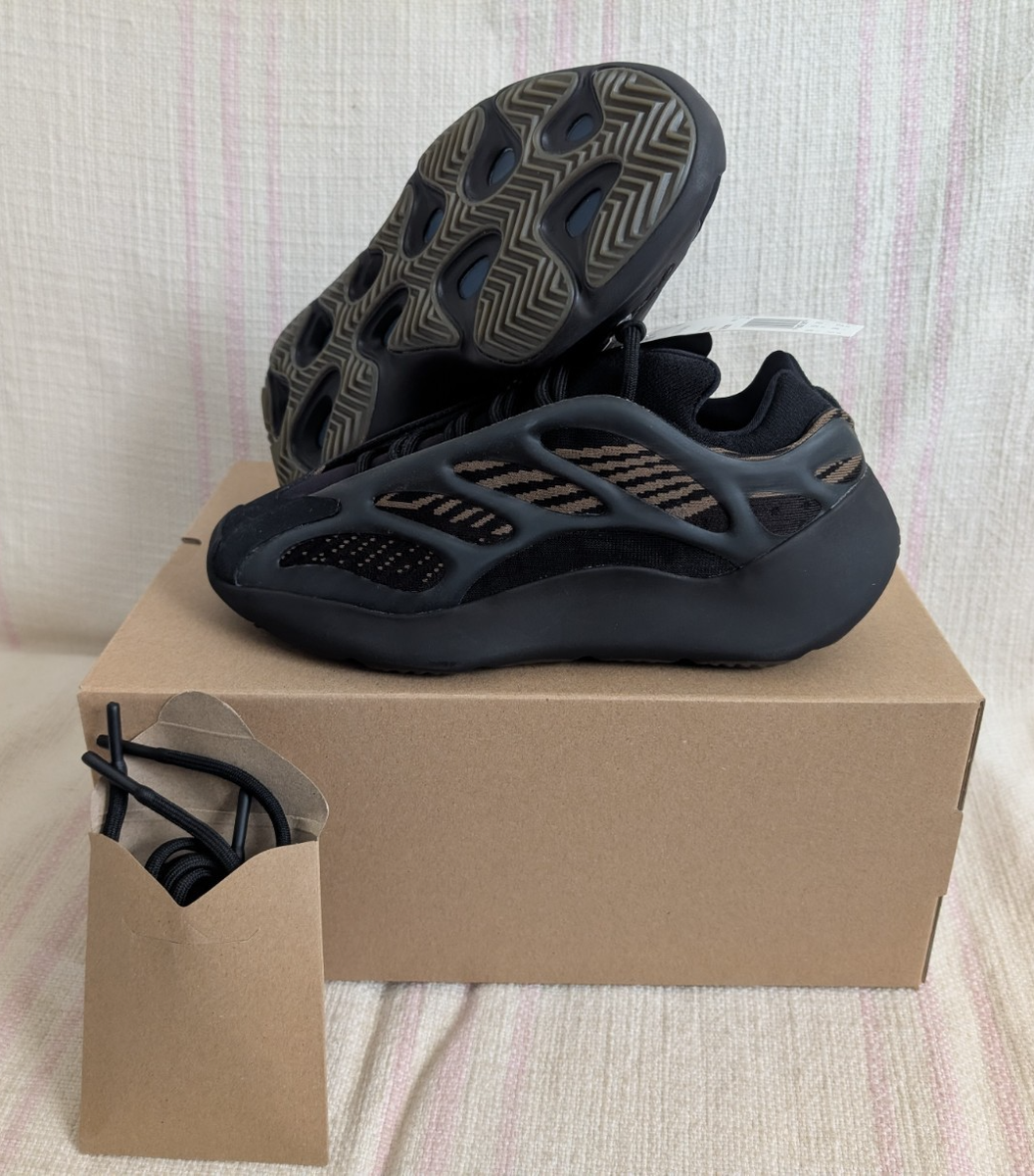 adidas Yeezy 700 V3 Clay Brown Black Tan Men's Size 6 Women's Size