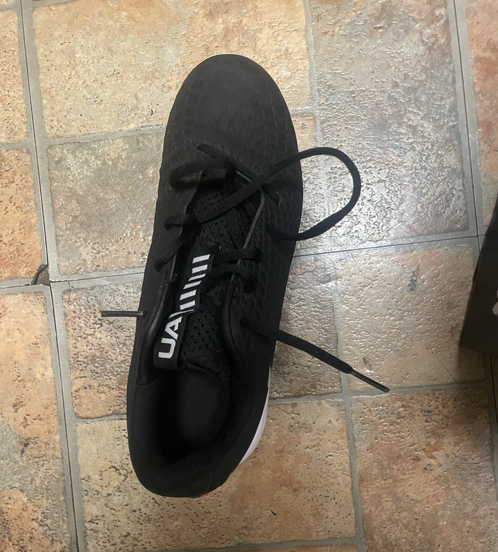 Under Armour Black/White Cleats Shoes US 8.5Medium (D, M)
