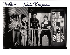 MIMI ROGERS HAND SIGNED 8x10 PHOTO+COA       GREAT AUSTIN POWERS POSE     TO BOB