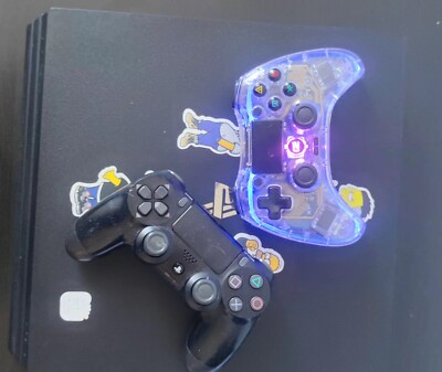 ps4 pro,1-tb,2-controller,3-Spiele