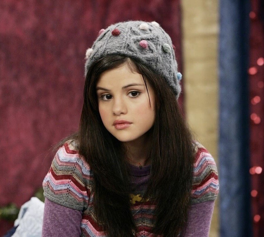 ASO Alex Russo Pompom Beanie, Wizards Of Waverly Place  display picture 3