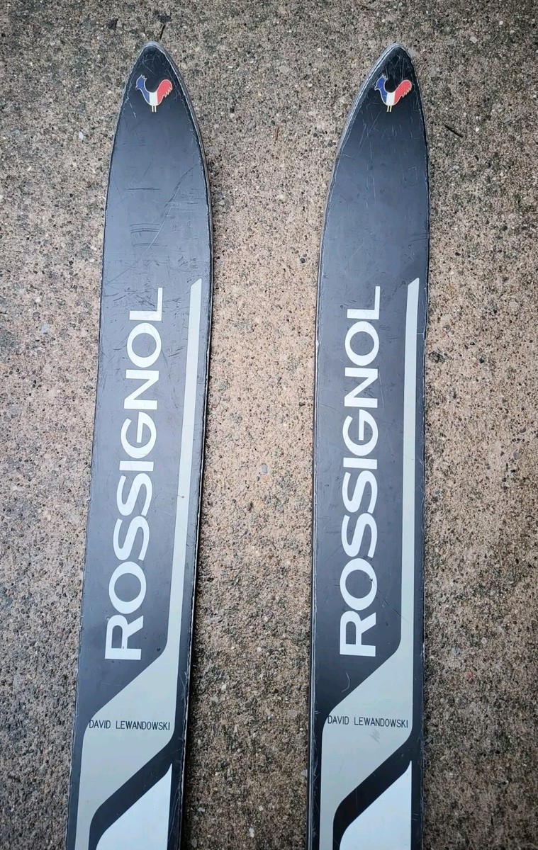 VINTAGE SNOW SKIS 70