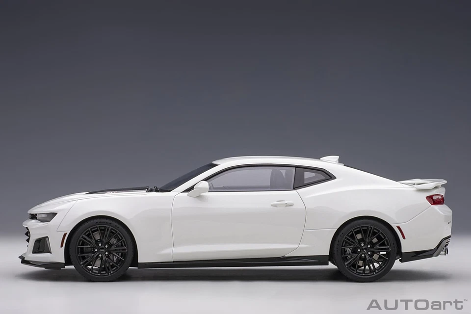 AUTOART 71206 1:18 Chevrolet Camaro ZL1 2017 (summit white) (composite model/ful - Image 2 of 4