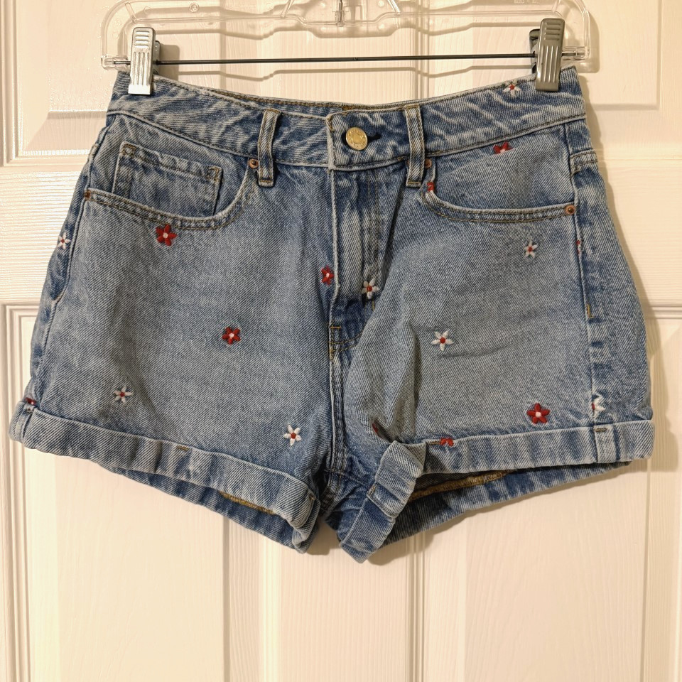 Pacsun Womens  Denim Jean Mom Shorts Flowers High Rise Size 26