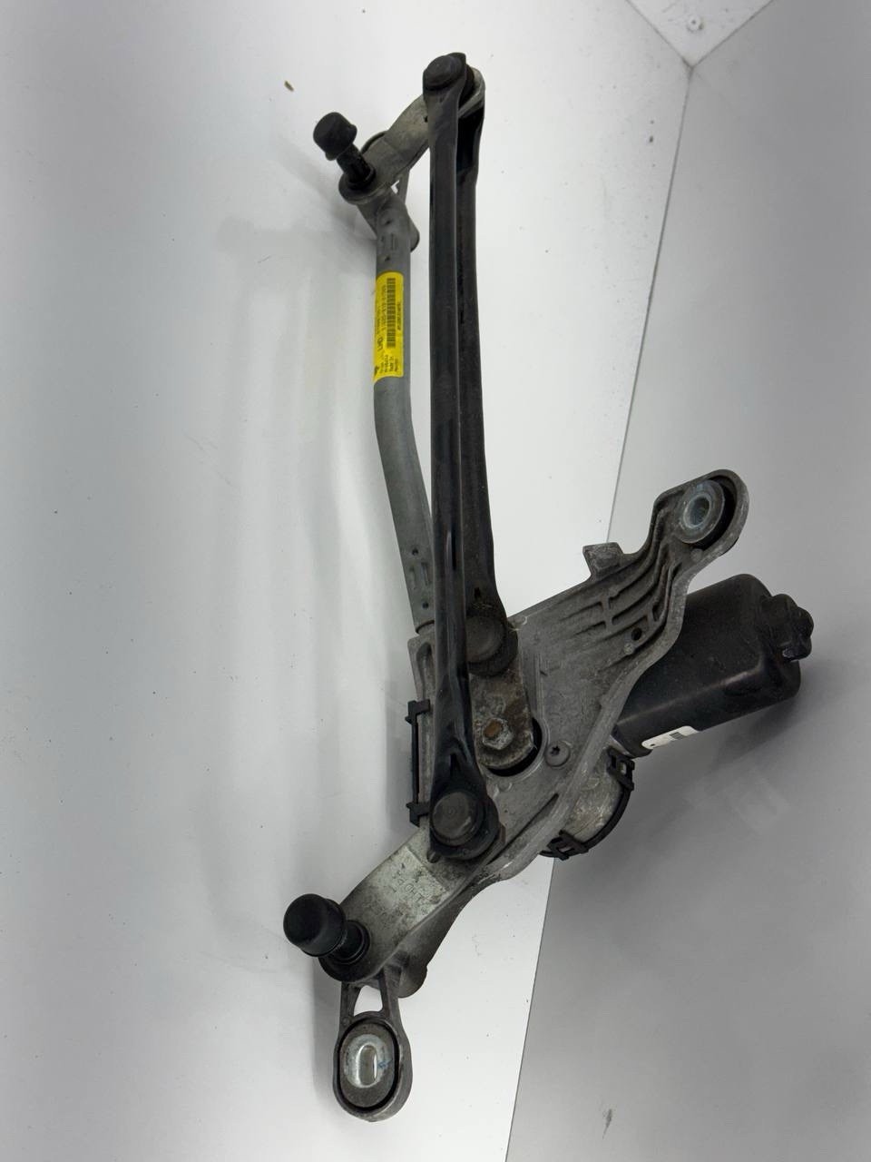 2014-2020 Maserati Ghibli 3.0L Front Windshield Wiper Motor Linkage 