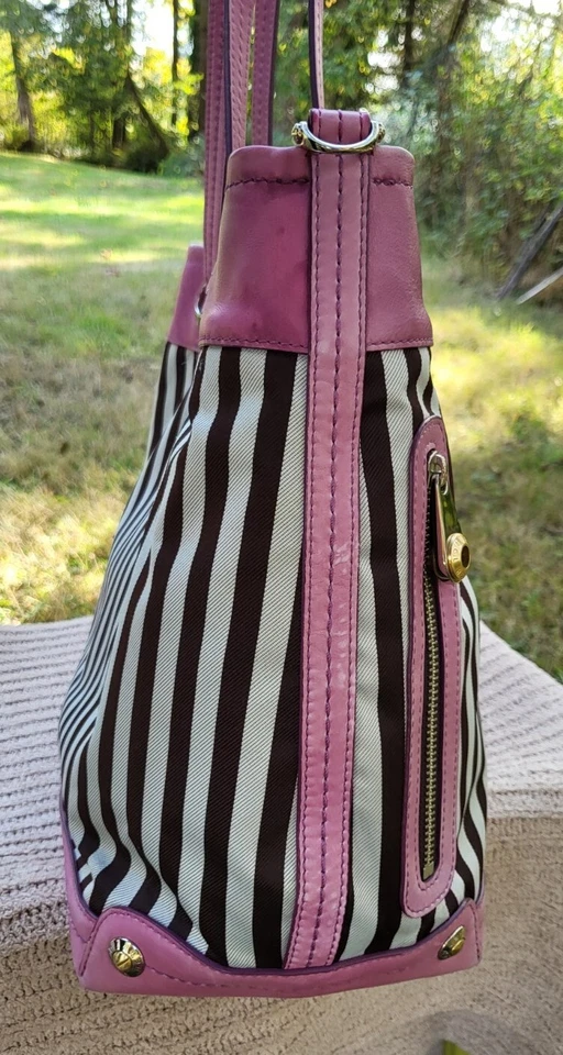 Bolso de Mano Henri Bendel Icónico a Rayas Miss Centennial 712 5th Ave Rosa Polvorienta Foto 4 de 4
