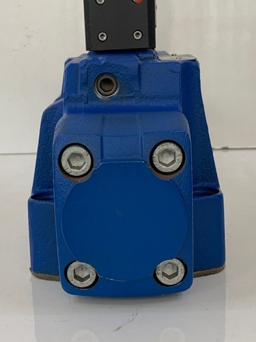 Rexroth / Proportional Directional Control Valve / R901551388 / 4WRDE25VN350L-60 - Picture 7 of 17