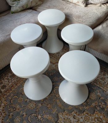 5 x Tam Tam weiß Kunststoff Retro Tulpenhocker Kunststoff Ära Space Age Atom Tisch
