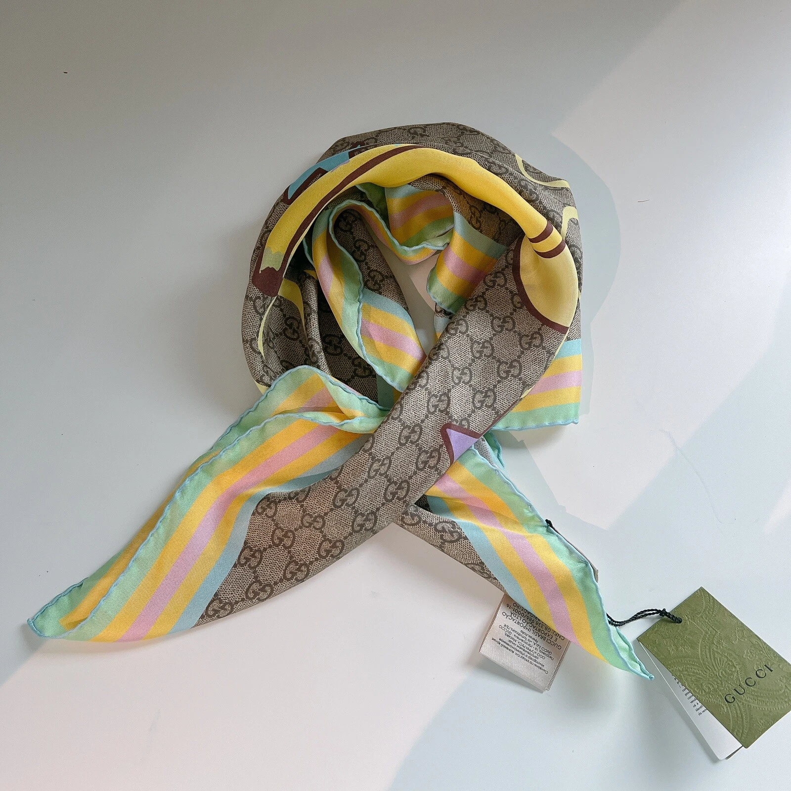 Foulard imprimé dessin animé Gucci Bananya GG Web Stars soie col 70 x 70 cm boîte d'étiquettes neuf
