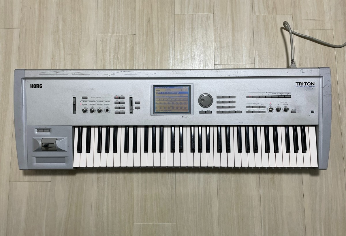 Korg Triton 61-Key Keyboard Synthesizer Sampler with Power Korg Triton 61-Key Keyboard Synthesizer Sampler with Power