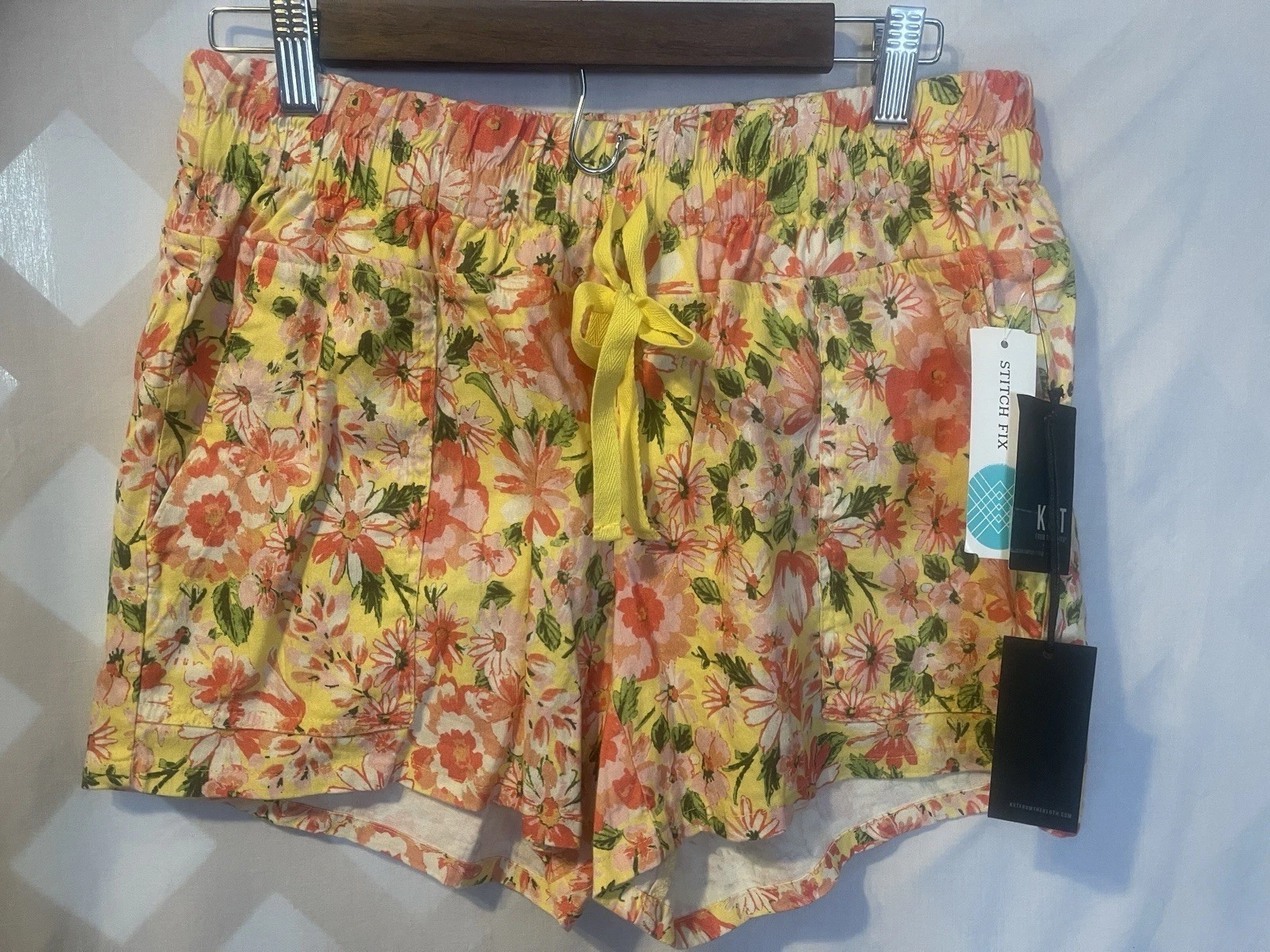 NWT KUT from the KLOTH Tessa Smocked Linen Blend Floral Print Shorts M