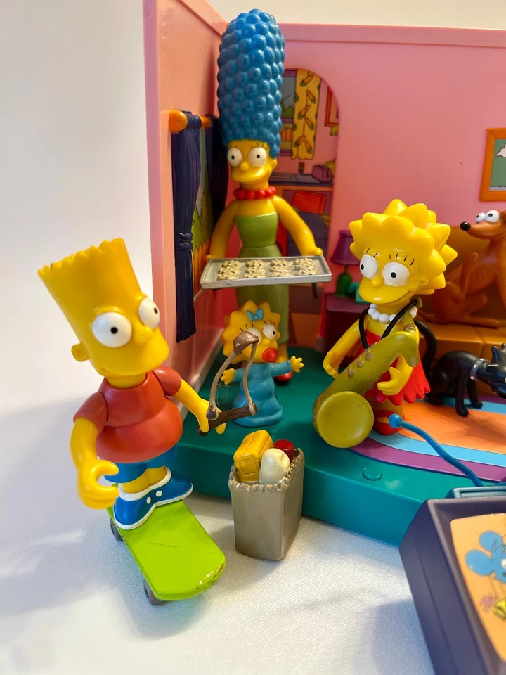 2000 Playmates The Simpsons Interactive Livingroom Marge Maggie Homer Bart Lisa! - Image 3 of 4