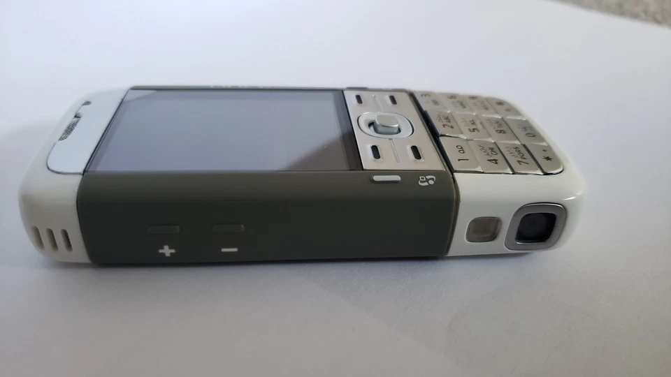 Nokia XpressMusic 5700 - Green (Unlocked) Smartphone Rare - Image 2 of 4