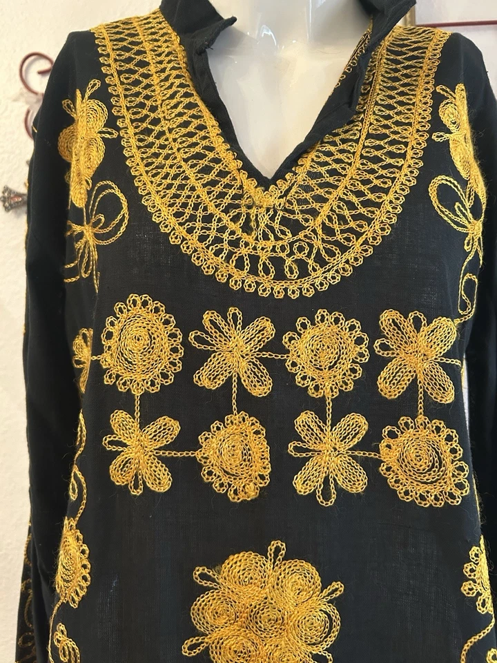 Vestido caftán negro y dorado, 1970 vintage caftán Foto 2 de 4