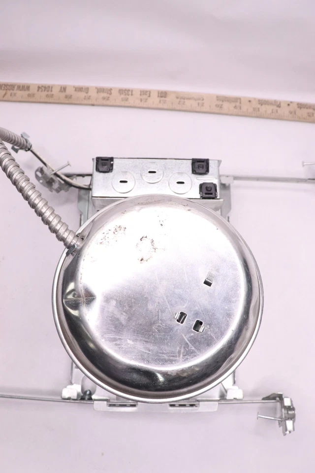 (6-PK) H7 6 pulgadas Carcasa empotrada de aluminio de nueva construcción con clasificación IC para techo Foto 3 de 3