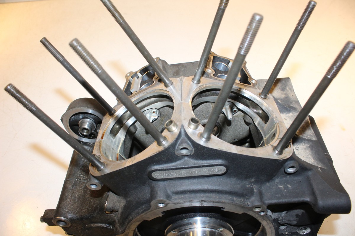 2008 Harley-Davidson FXSTB Engine Crankcase Crank Cases