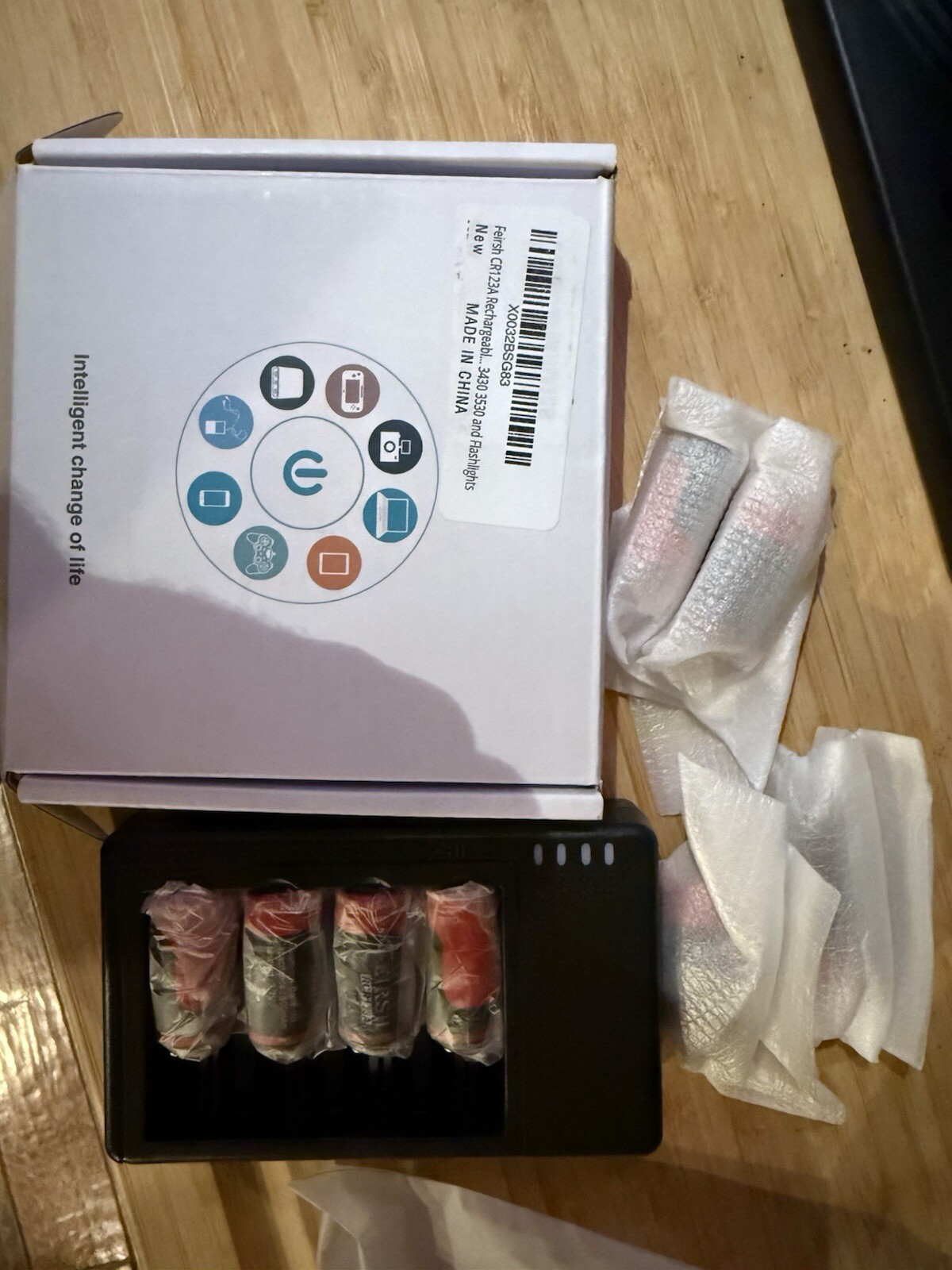 CR123A Rechargeable Batteries 8 Pack With Charger-image