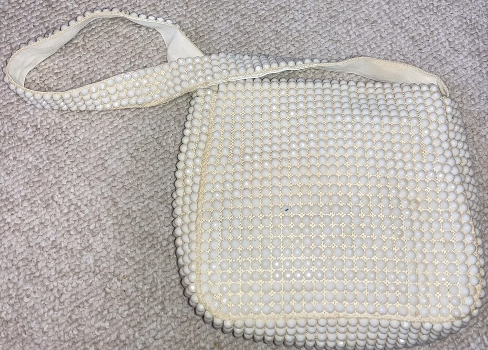 Bolso de mano vintage de plástico blanco con cuentas facetadas verdes amarillas años 50 Foto 4 de 4