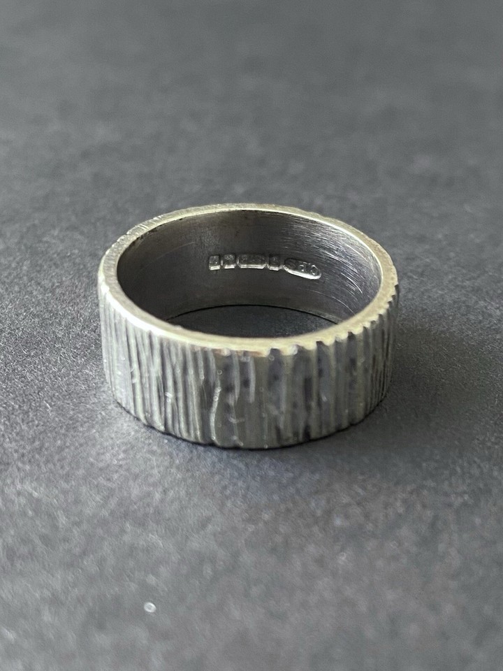 Vintage CPS Birmingham 1970 9ct White Gold 7mm Band Ring Bark Effect