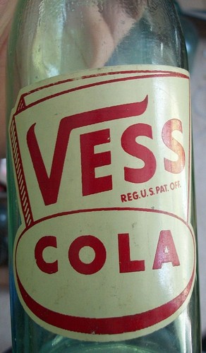 VESS RED & WHITE 1950S ACL CROWN TOP SODA COFFEYVILLE KANSAS - Picture 4 of 4
