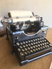 Antique Royal 1930 Black Manual Typewriter —works! thumbnail