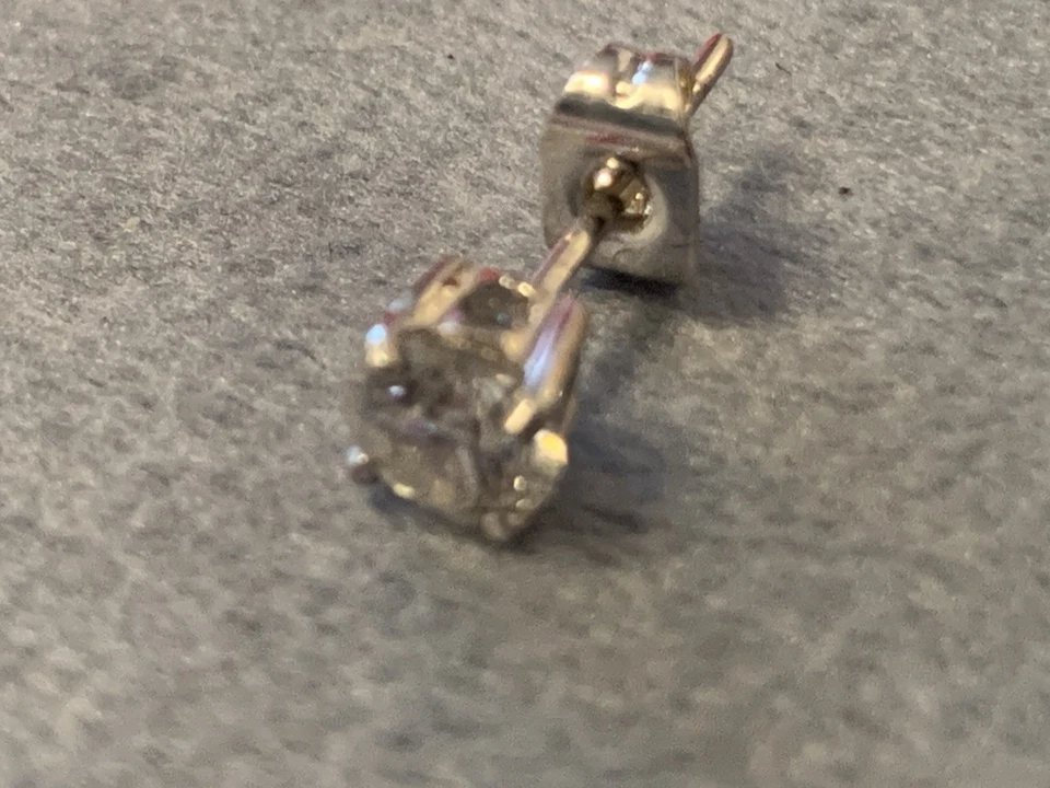 9ct White Gold Mens Single 0.40 Carat Diamond Earring - Image 2 of 4