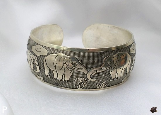 Bracelet Totem Tibétain Rigide Gravure 4 Eléphants Argent du Tibet Ajustable