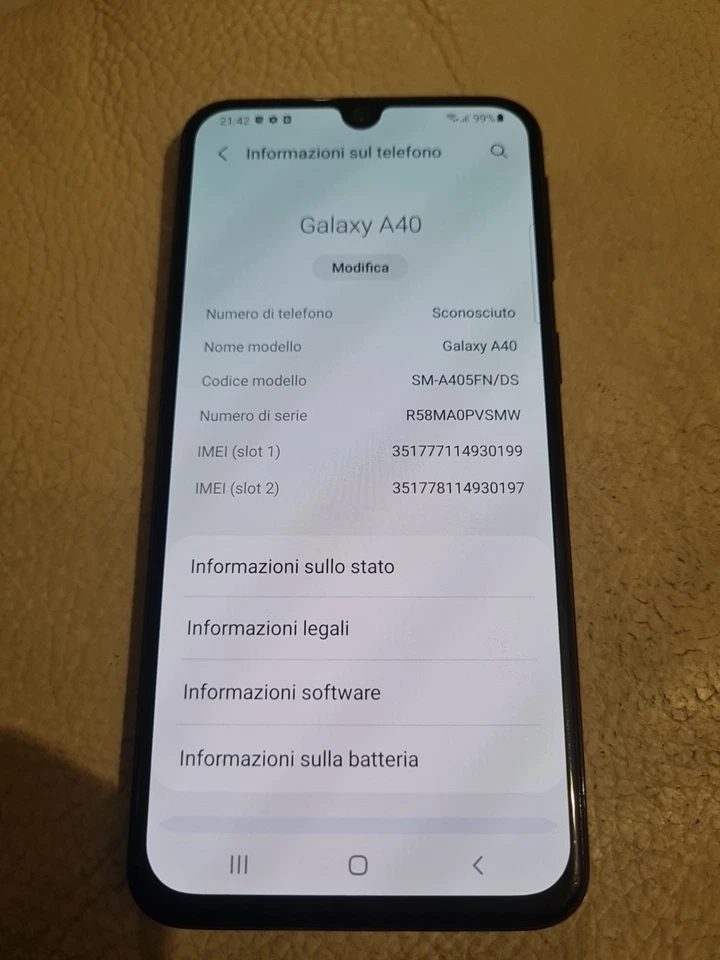 Samsung Galaxy A40 - 64GB - Blu (Senza operatore) (Dual SIM) - Immagine 2 di 4