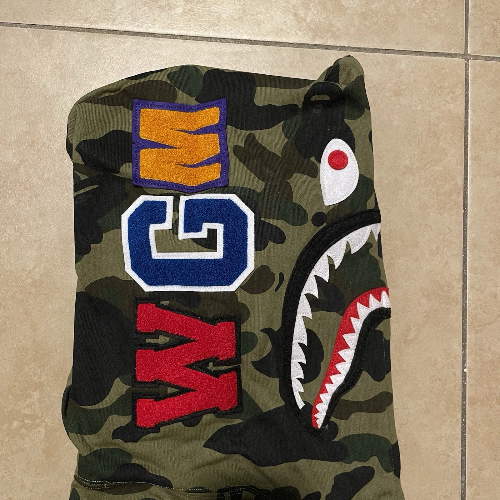 A BATHING APE (BAPE) Felpa con cappuccio zip intera BAPE 1° squalo mimetico verde taglia XL FW23 spedizione gratuita