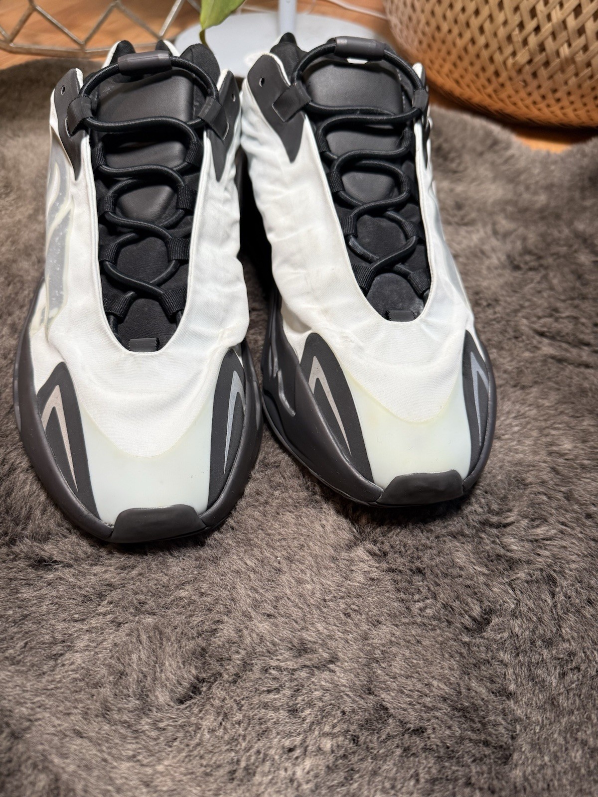 adidas Yeezy Boost 700 MNVN Metallic Men's Size 13 Sneakers GW9524 thumbnail 2