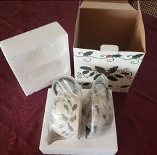 Temptations Holly And Cardinal Christmas Teapot w Cup Lid Tea for One 10 oz