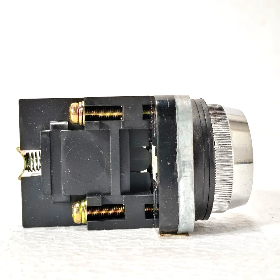 MARUYASU DENGYO MP-1Y MOMENTARY PUSH BUTTON SWITCH YELLOW - Image 3 of 4