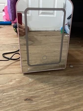 Personal Chiller K6101WH 6L LED Lighted Mini Refrigerator