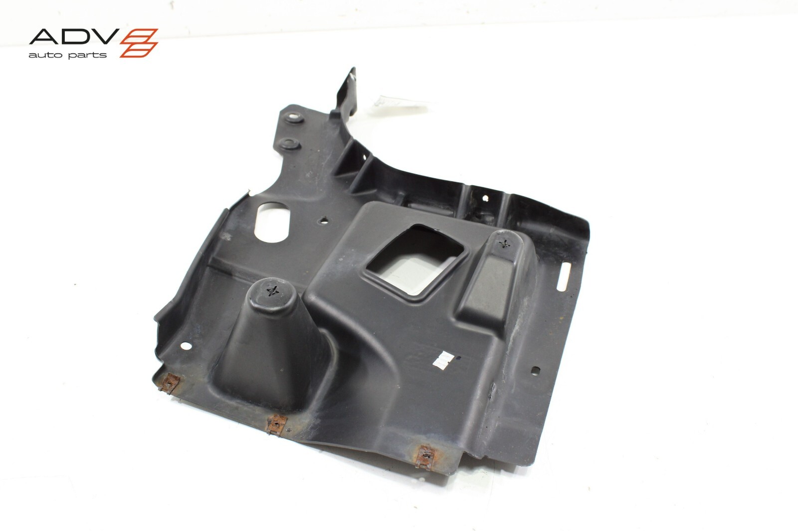 Maserati Levante 2017-2020 Front Right Body side shield P/N 13602