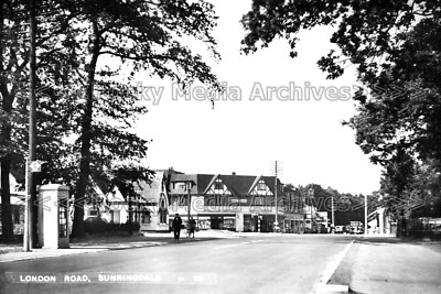 hmm-97 Street View, London Road, Sunningdale, Berkshire. Foto