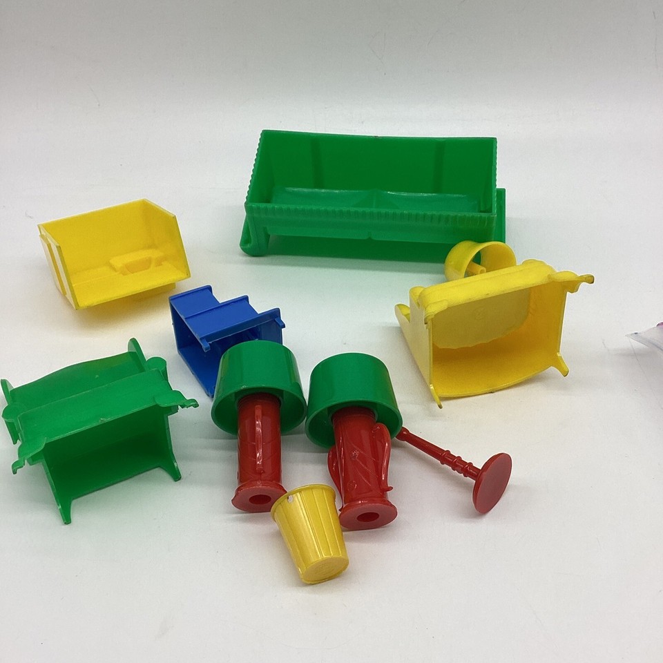 1960 Marx Dollhouse Furniture Green Couch Chairs Lamps entertainment