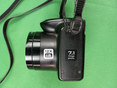 Kodak EasyShare Z712 IS 7.1 Megapixel Digital Camera - Picture 7 of 11