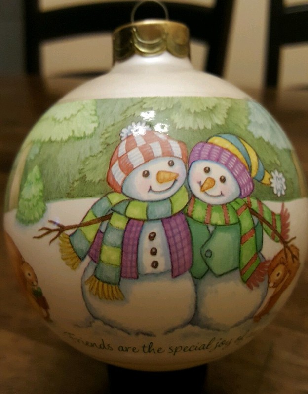 Hallmark 2001 Winter Friends Snowmen Snowman Round Ball Ornament ~ Gently used. 